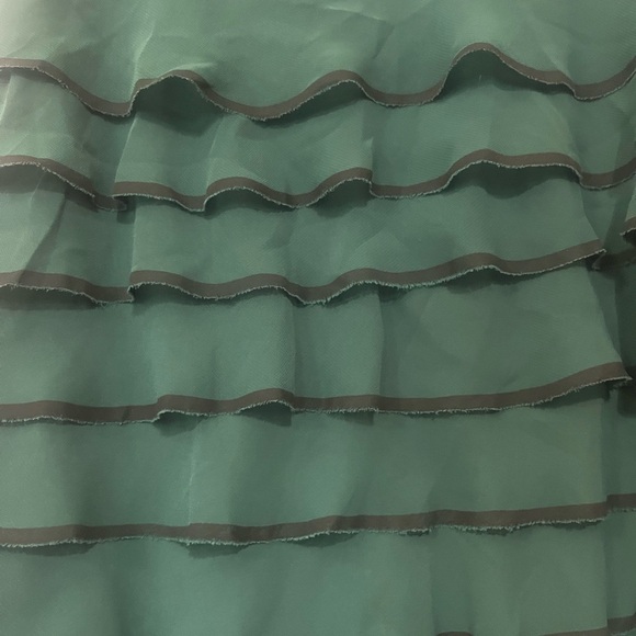 Green Sleeveless‎ Ruffle Top - Picture 2 of 7